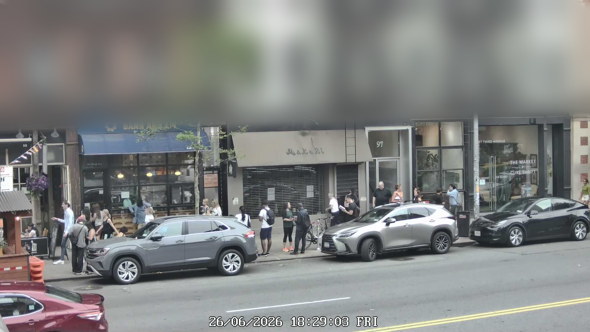 Bánh Anh Em wait time — live line camera