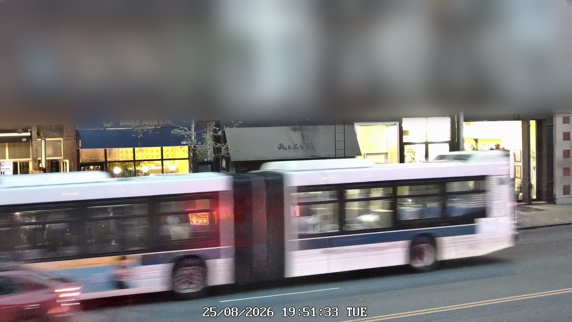 Bánh Anh Em live line camera