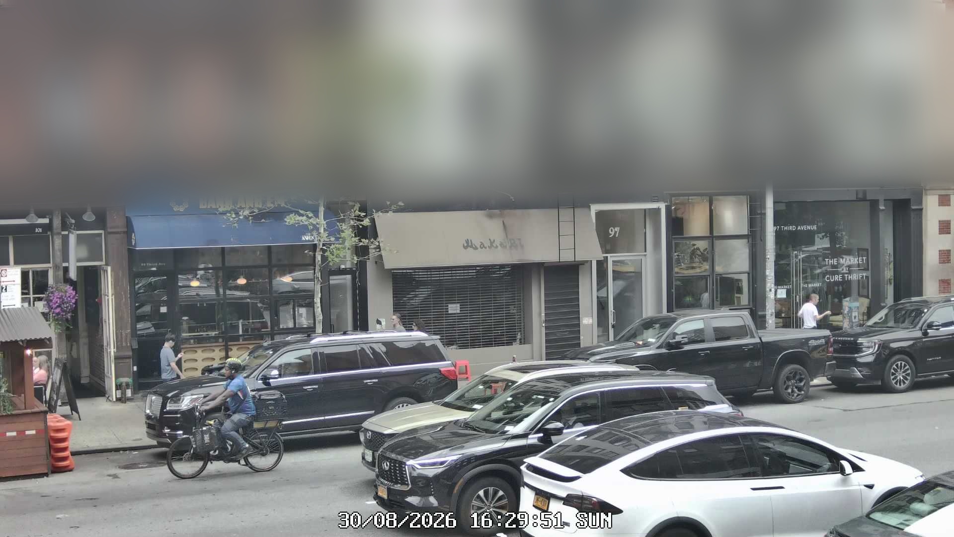 Bánh Anh Em live line camera