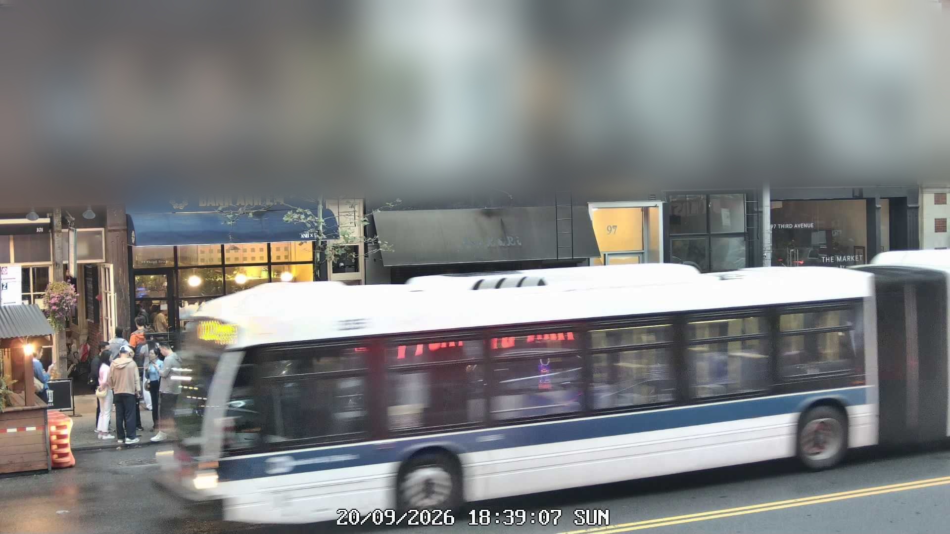 Bánh Anh Em live line camera