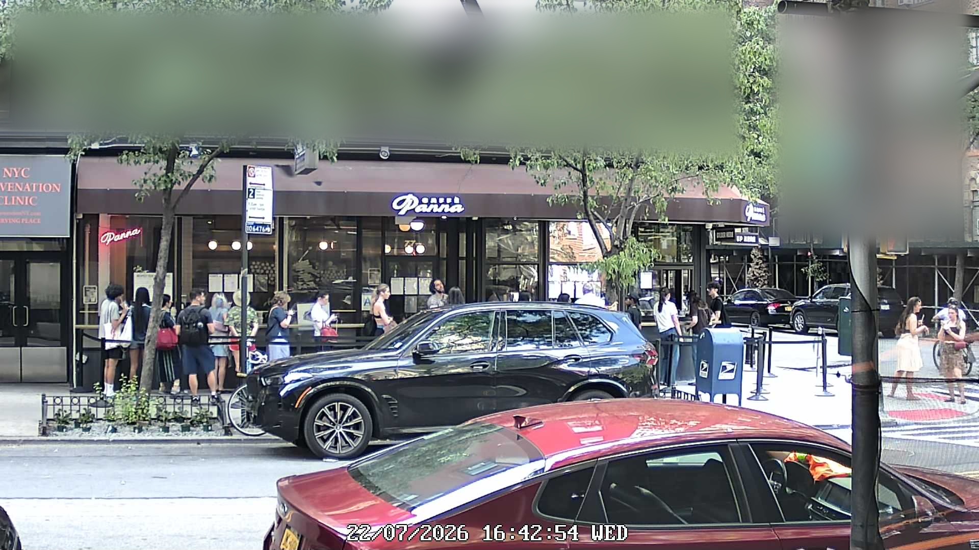 Caffè Panna wait time — live line camera