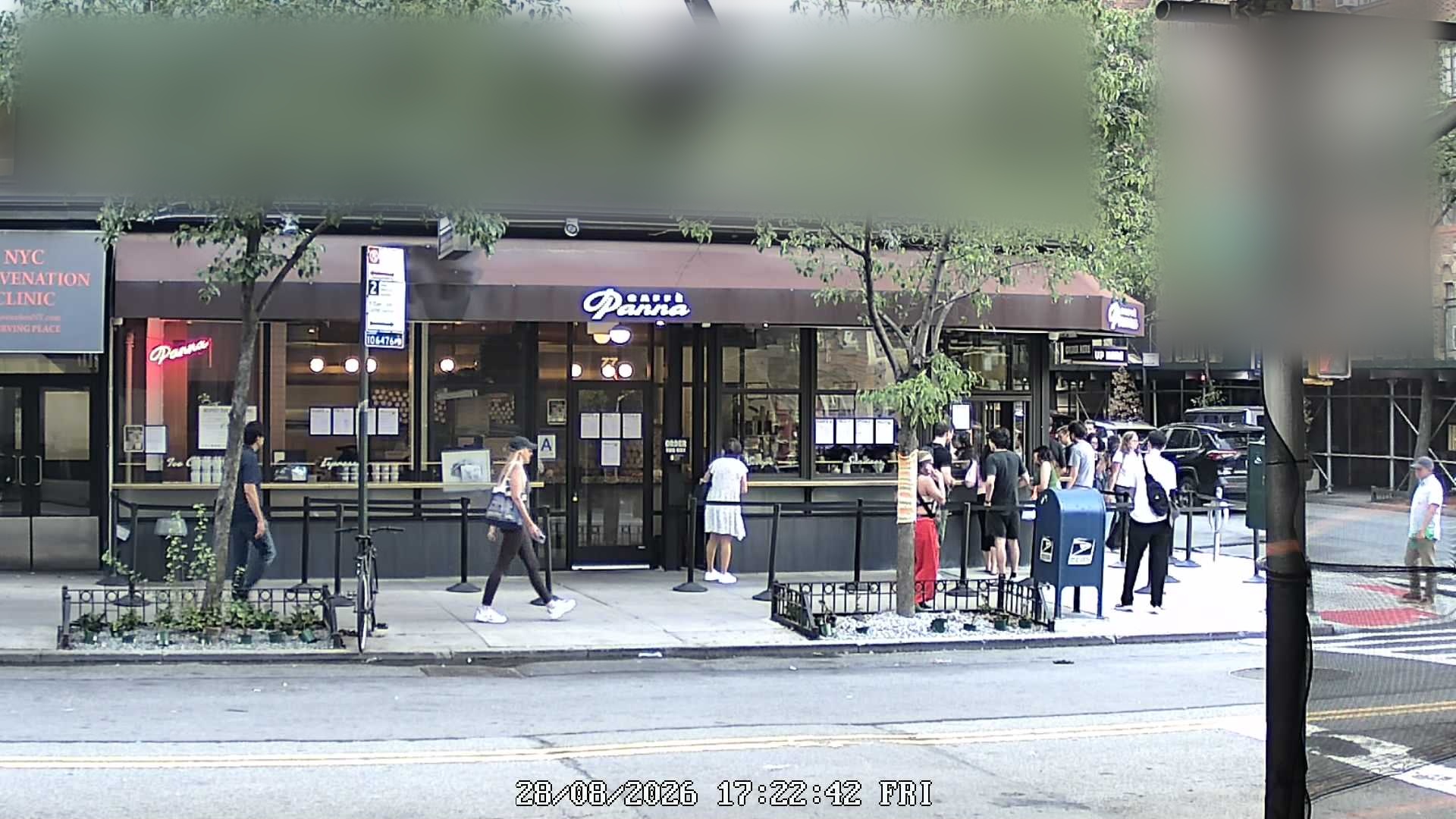 Caffè Panna wait time — live line camera