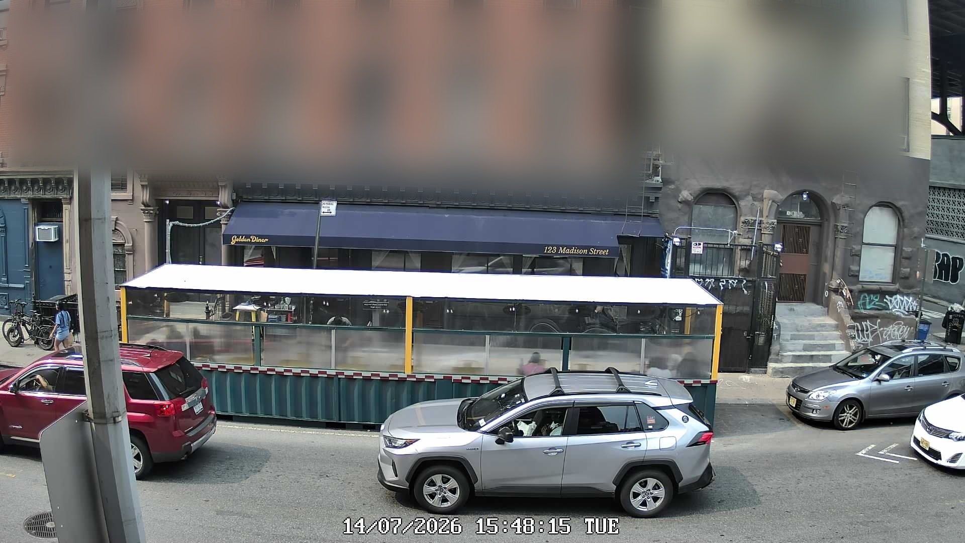 Golden Diner wait time — live line camera