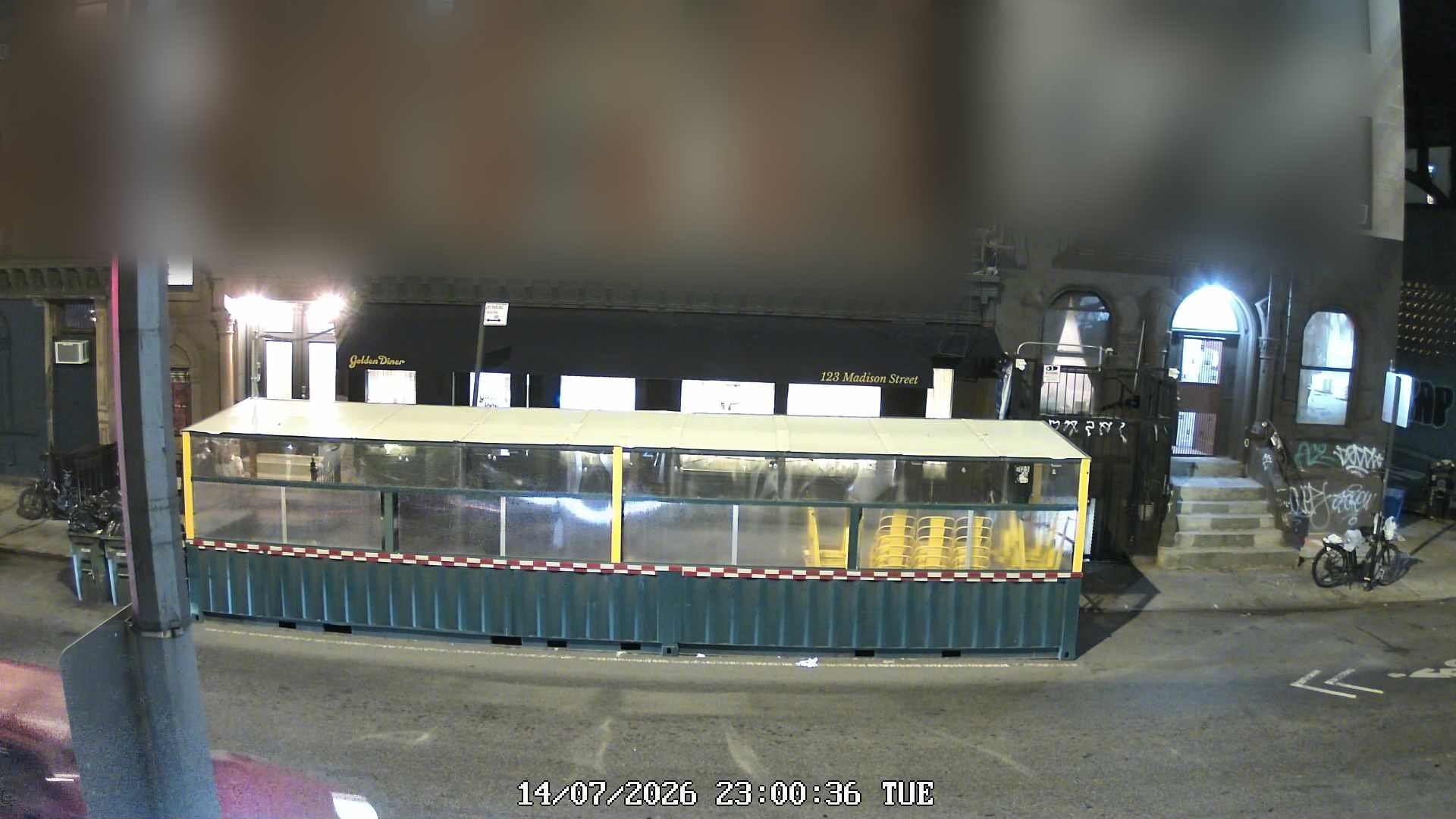 Golden Diner wait time — live line camera