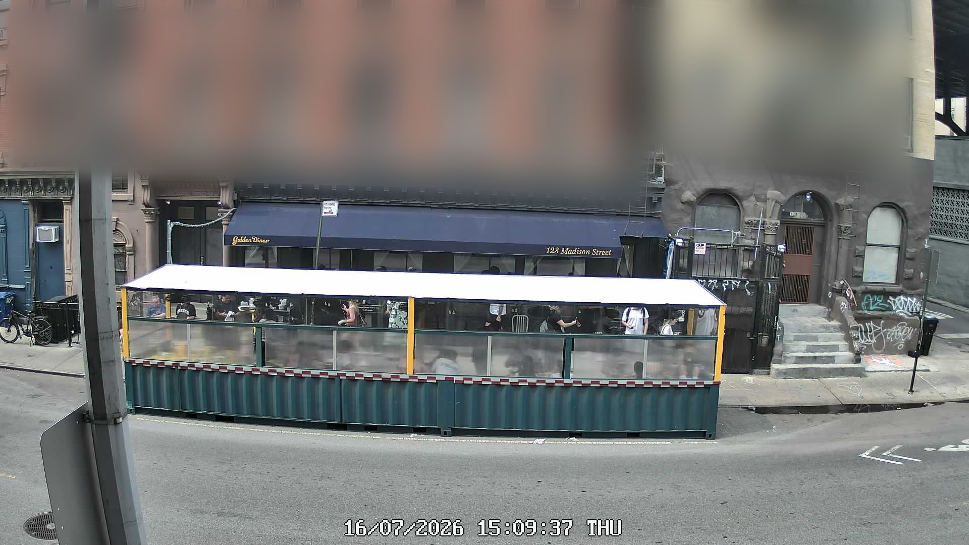 Golden Diner live line camera