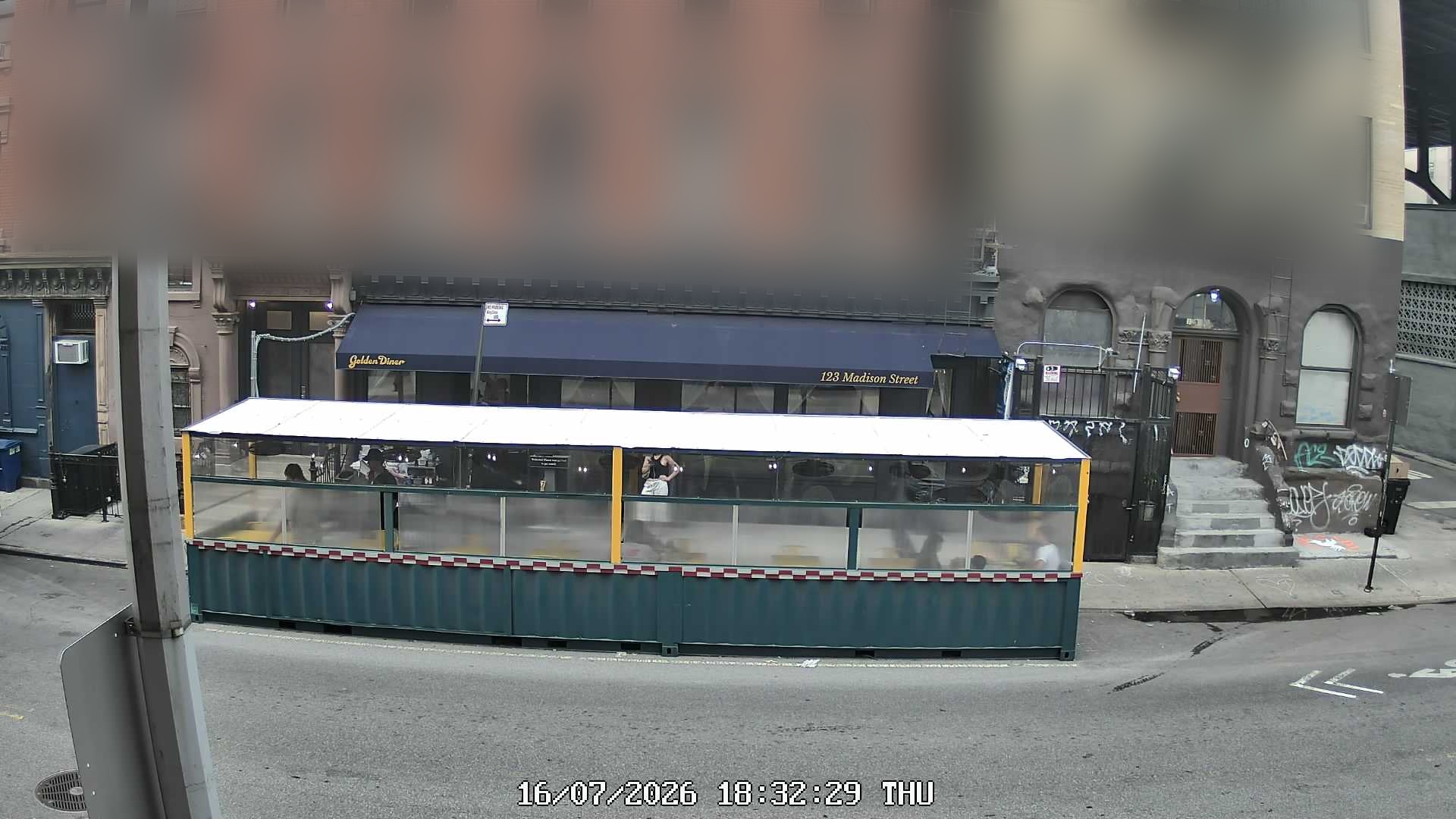 Golden Diner live line camera