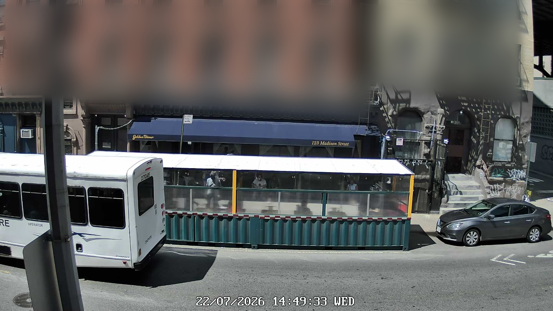 Golden Diner wait time — live line camera