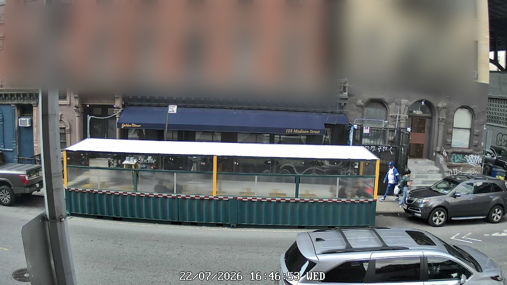 Golden Diner wait time — live line camera