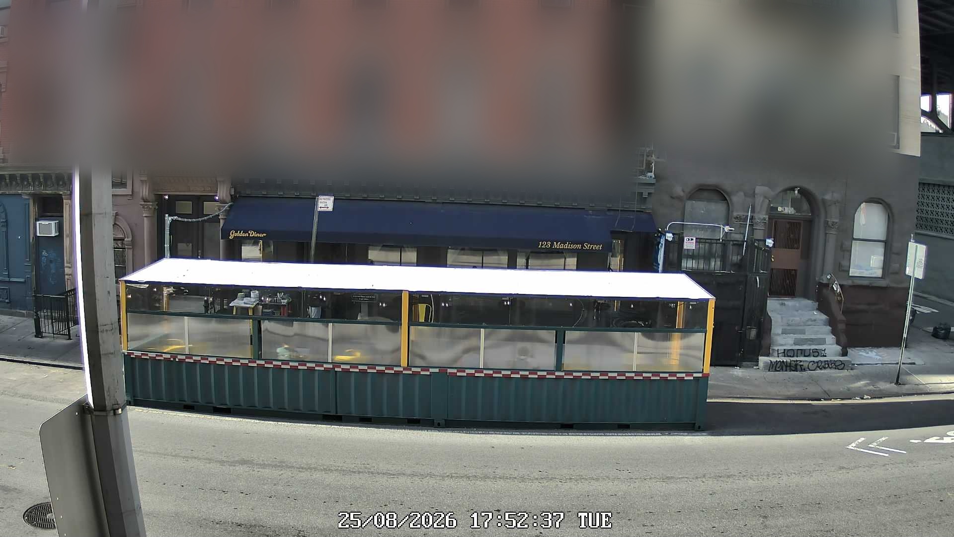 Golden Diner live line camera