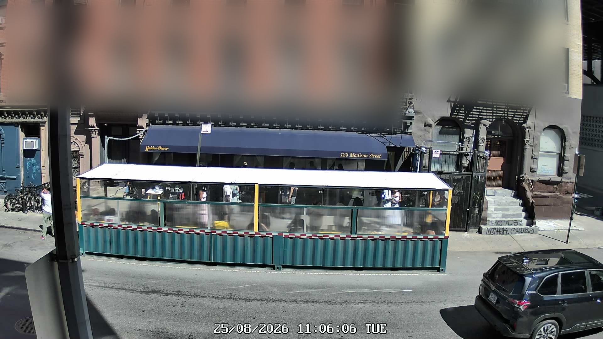 Golden Diner live line camera