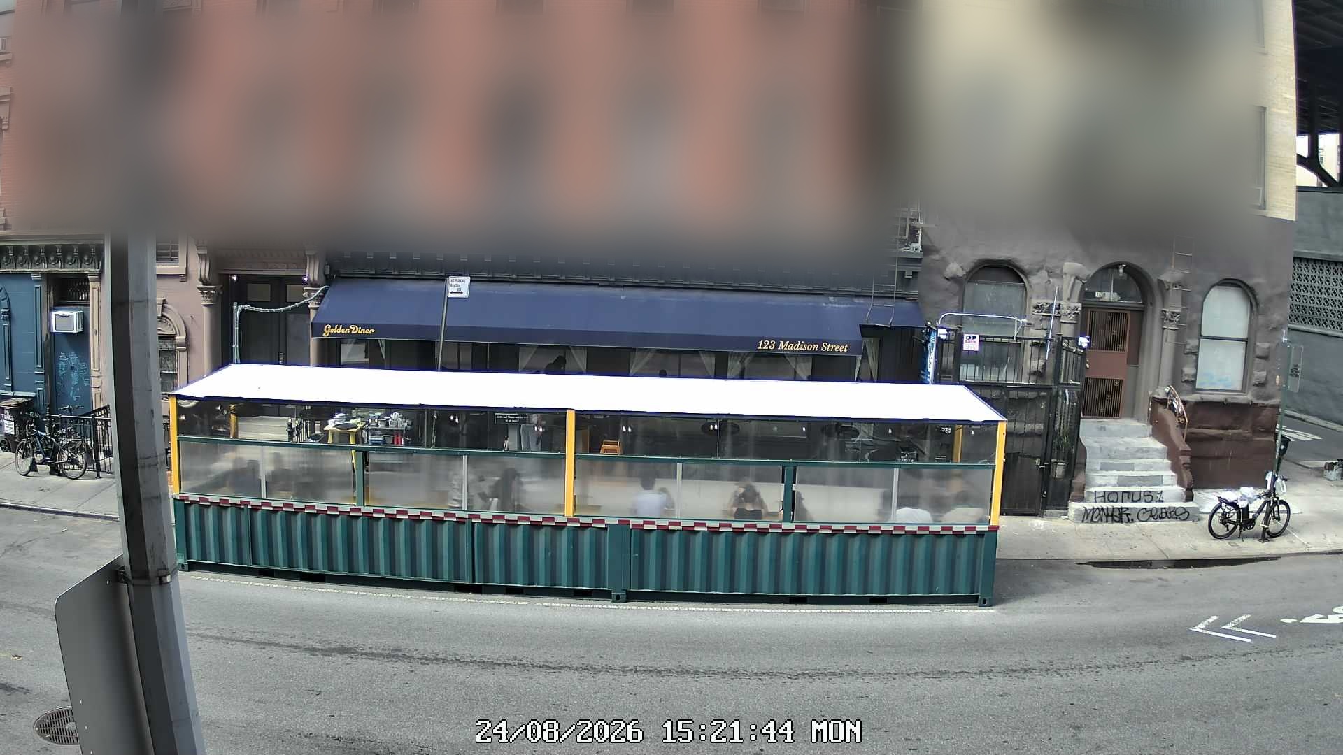 Golden Diner live line camera
