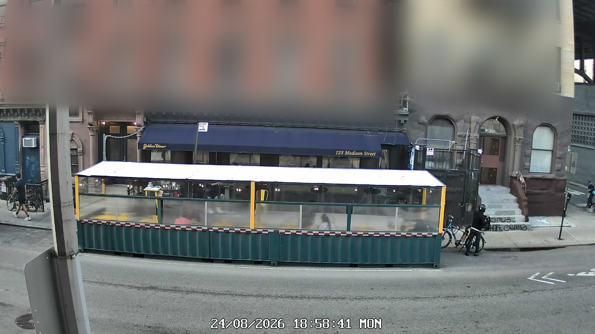 Golden Diner live line camera