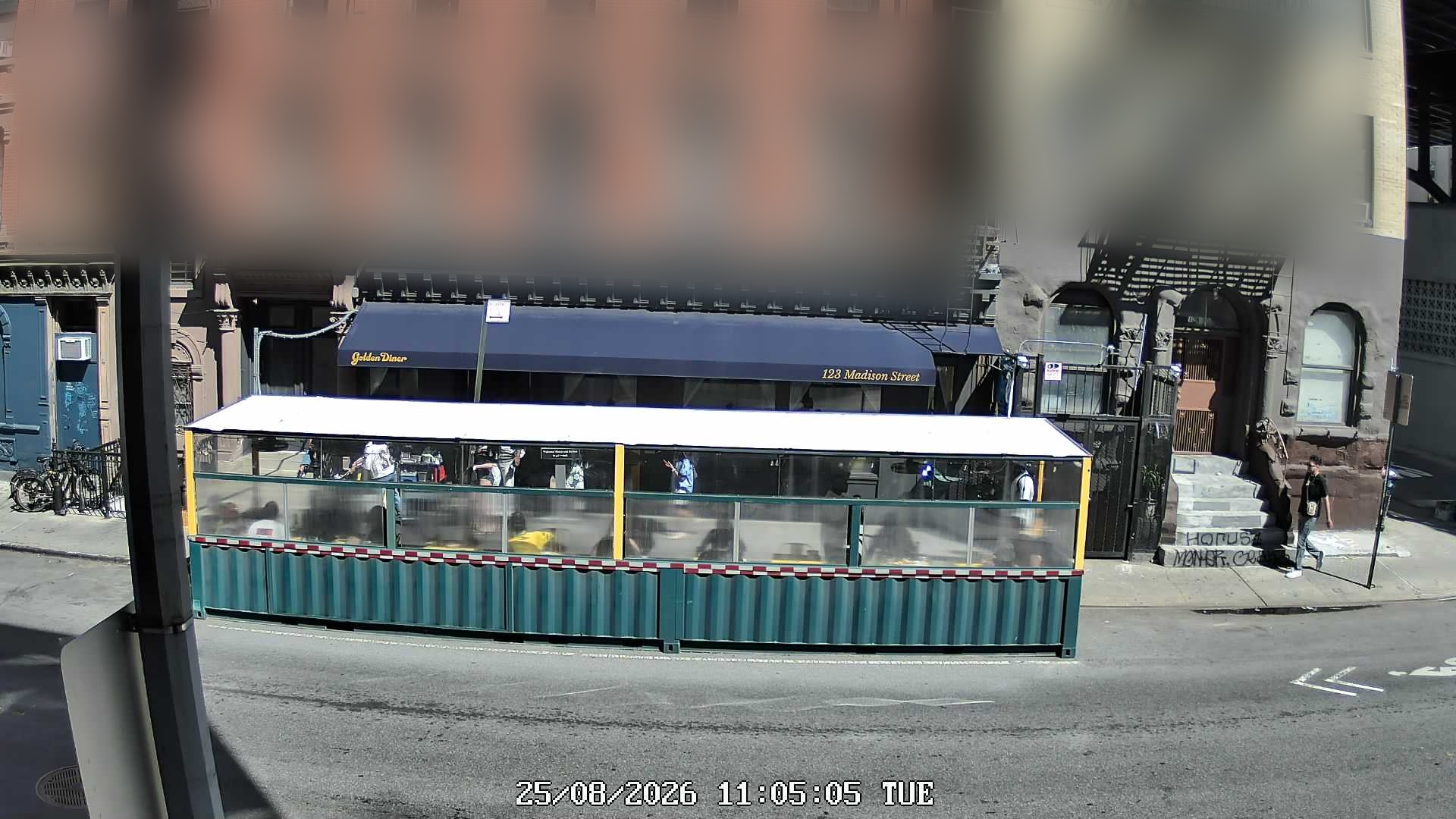Golden Diner live line camera
