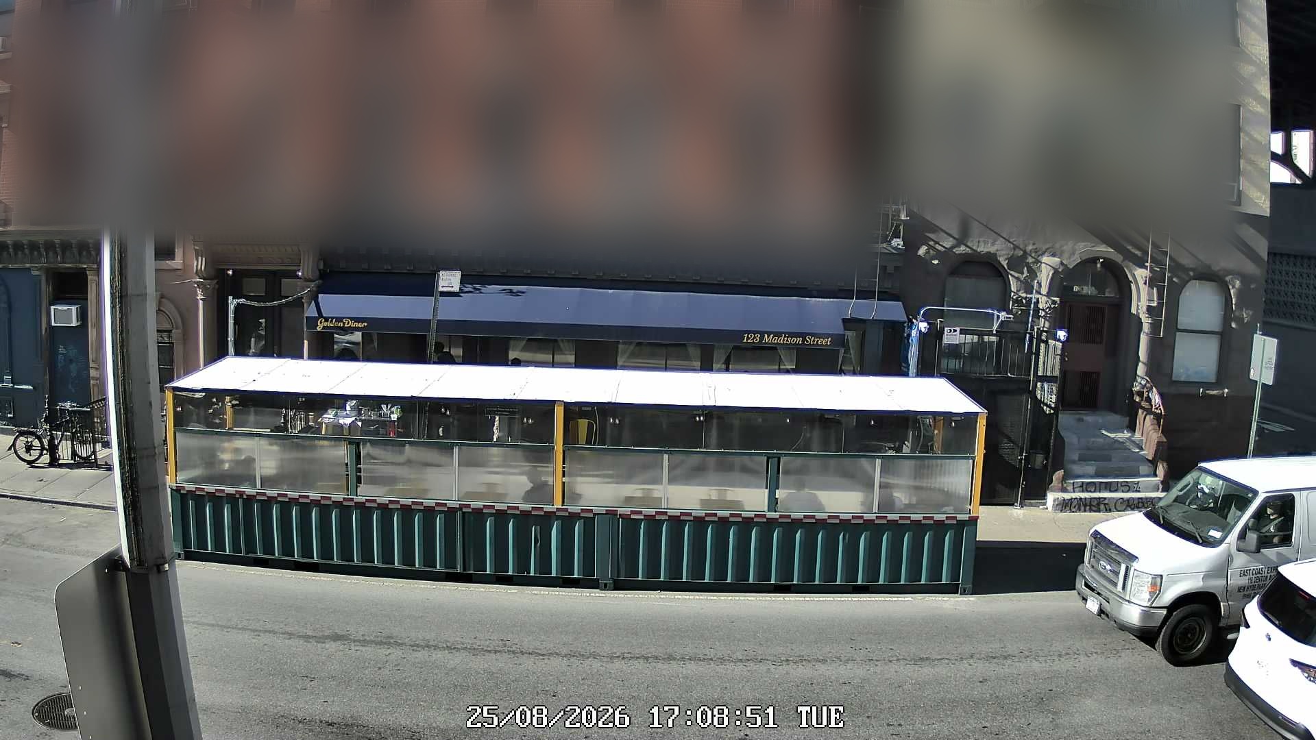 Golden Diner live line camera