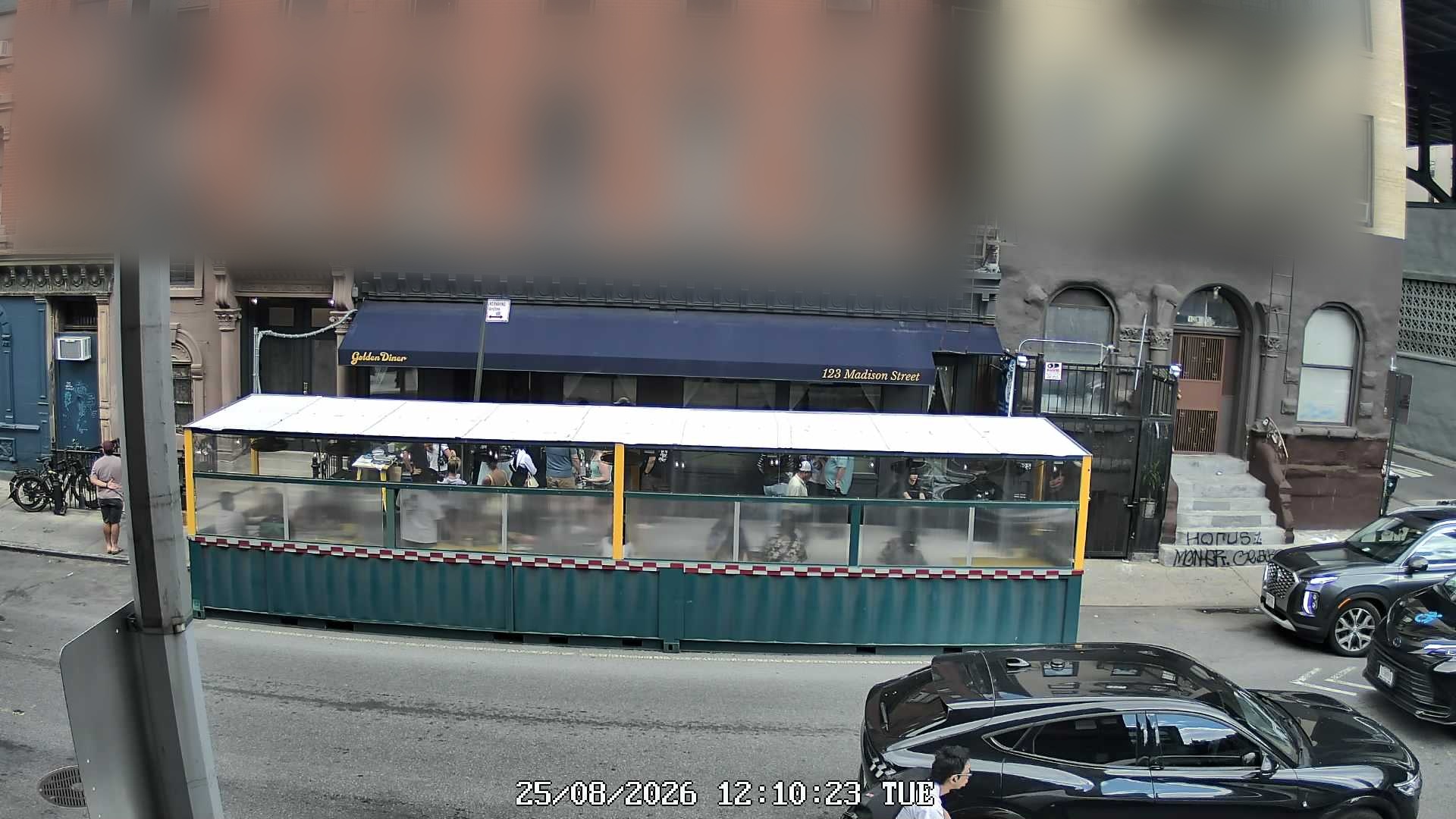 Golden Diner live line camera