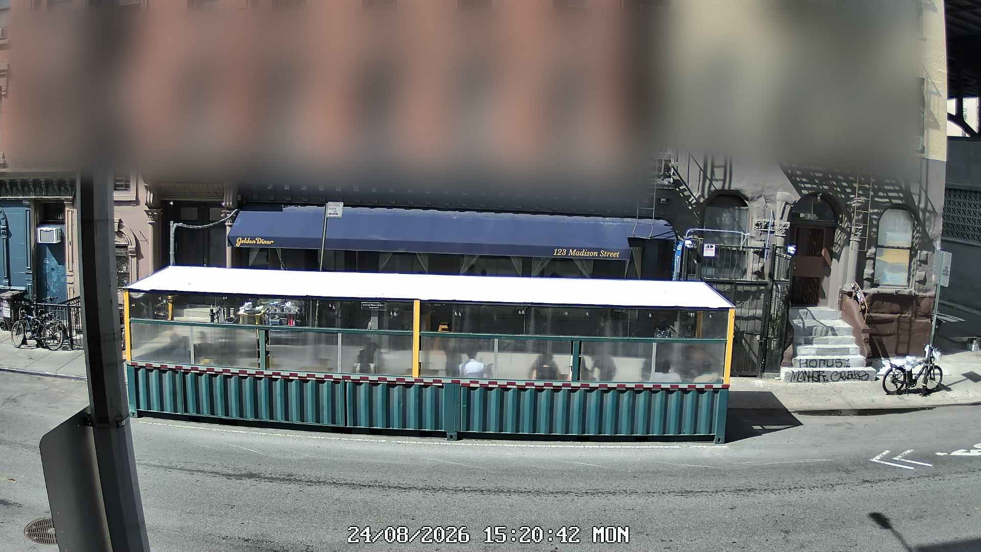 Golden Diner live line camera