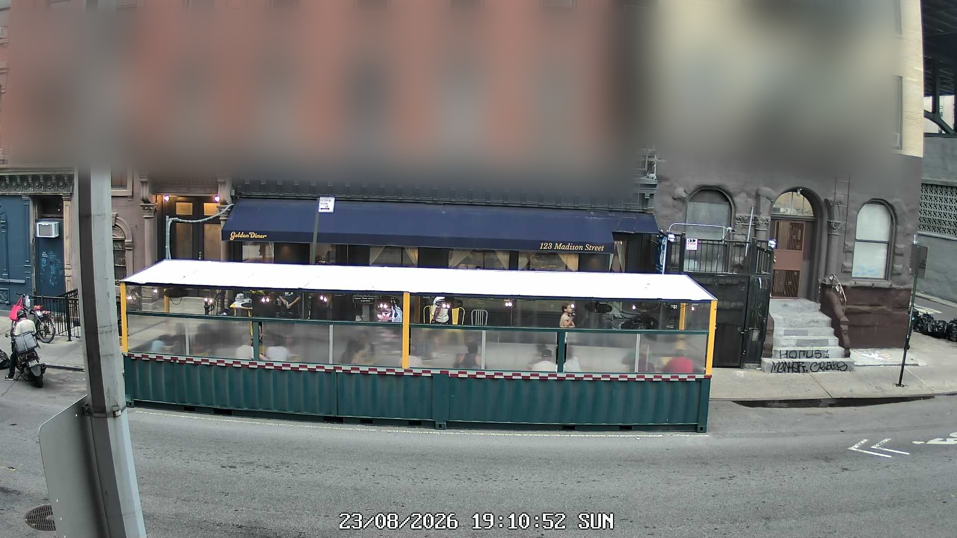 Golden Diner live line camera
