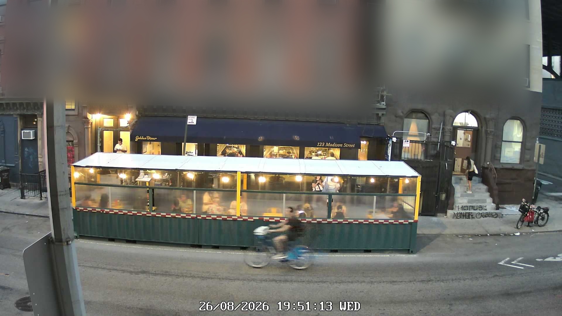 Golden Diner live line camera
