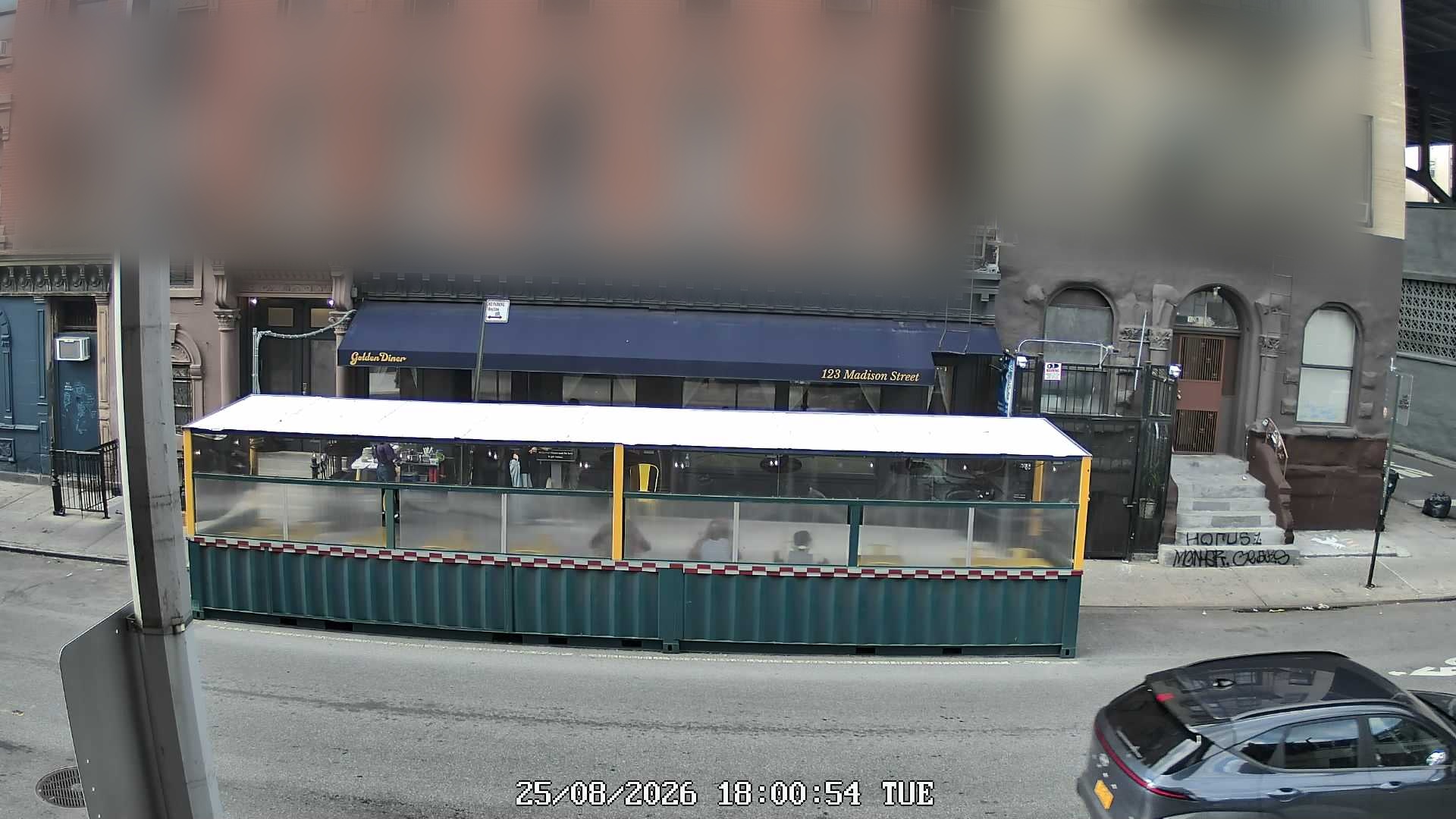 Golden Diner live line camera