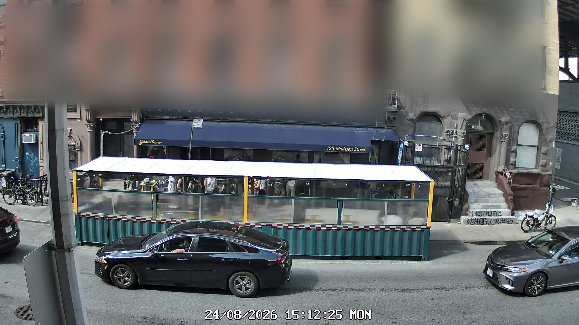 Golden Diner live line camera
