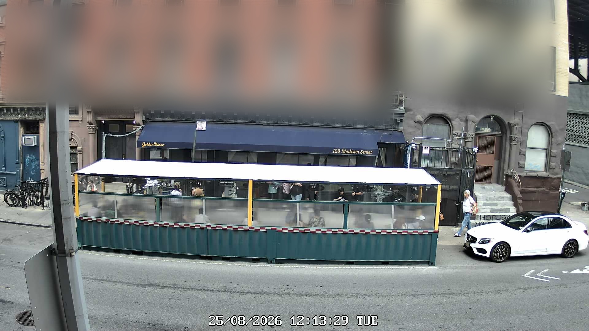 Golden Diner live line camera