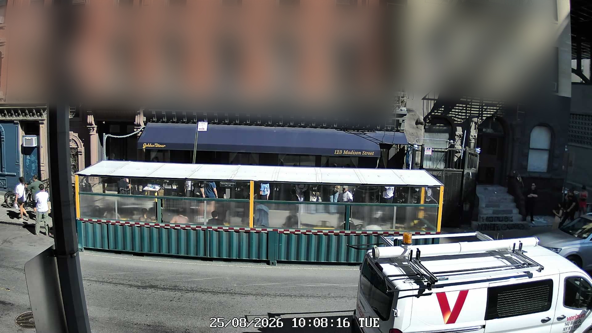 Golden Diner live line camera