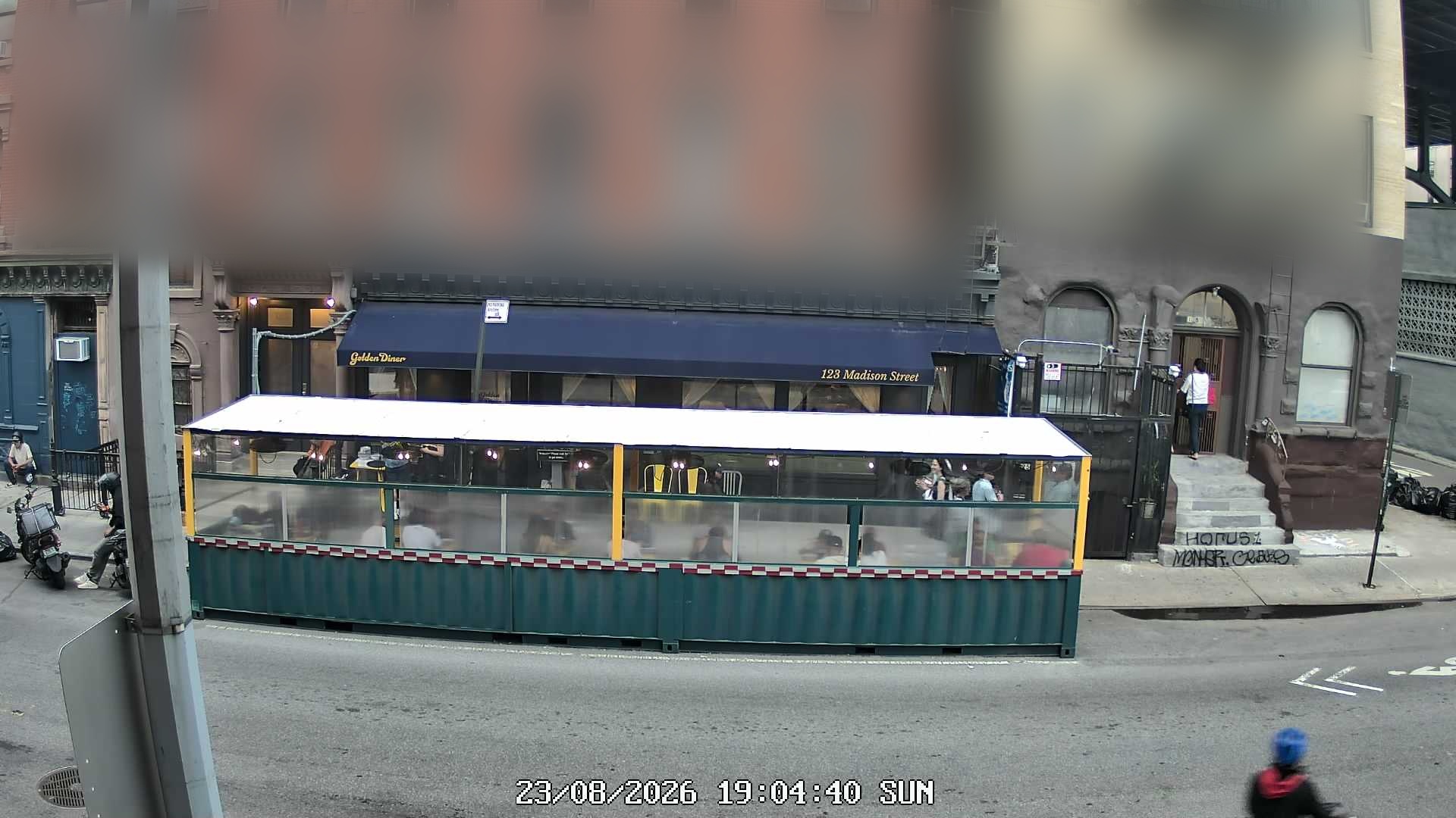 Golden Diner live line camera