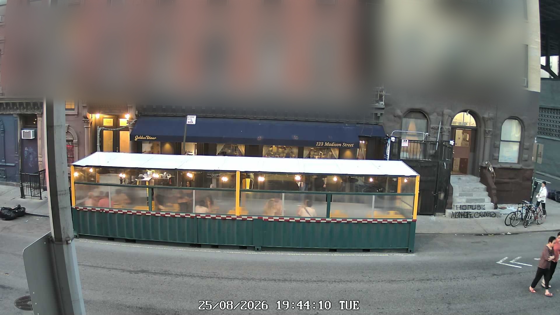 Golden Diner live line camera