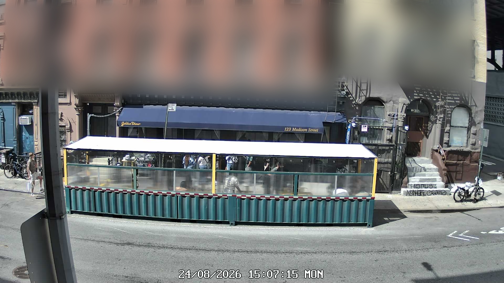 Golden Diner live line camera