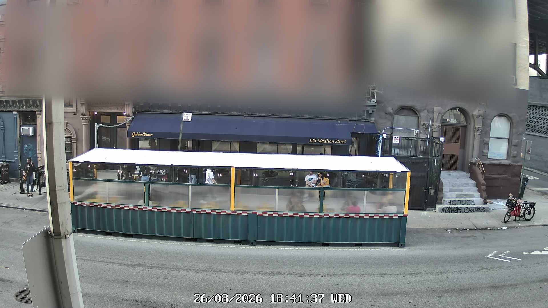 Golden Diner live line camera