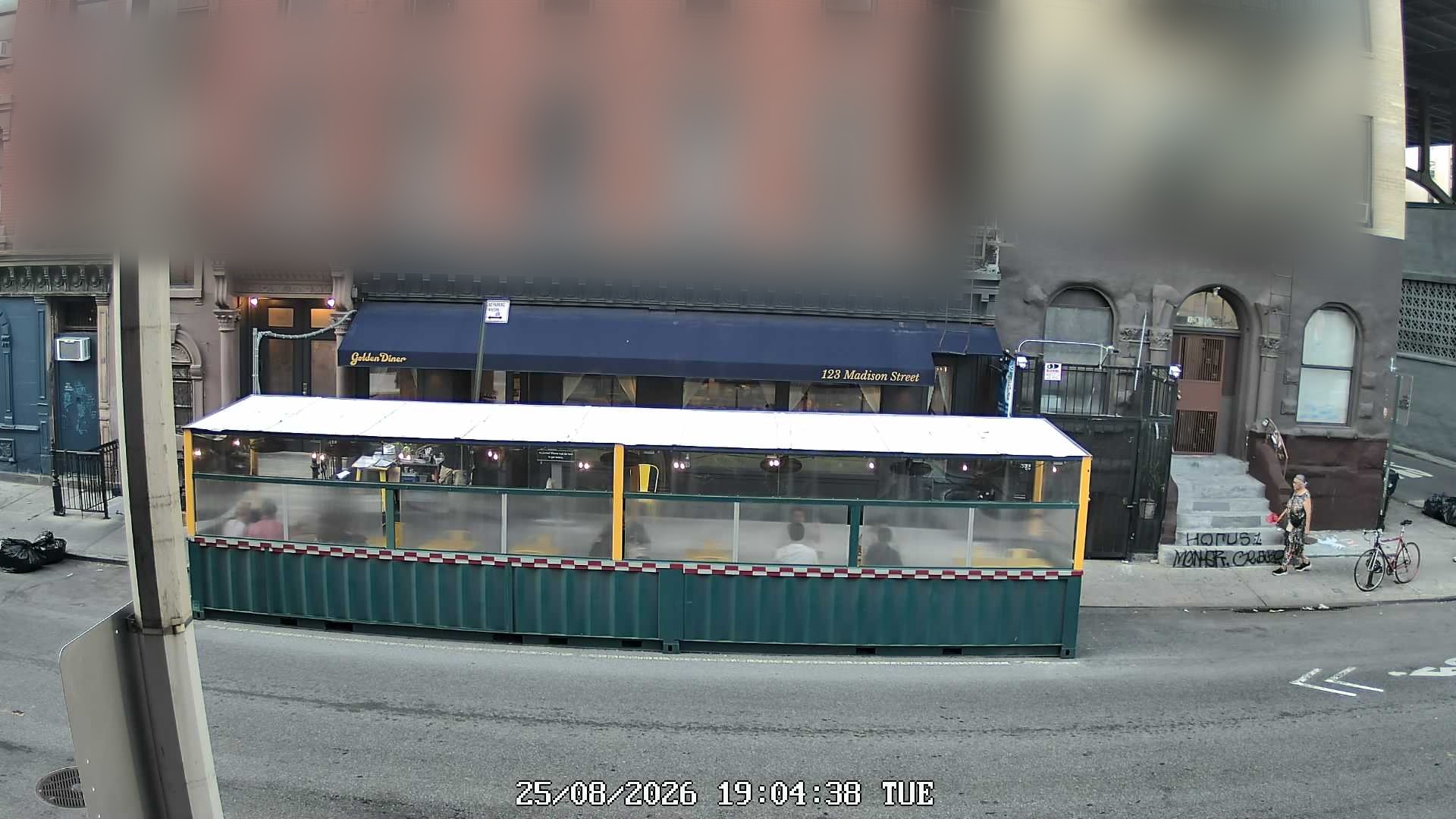Golden Diner live line camera