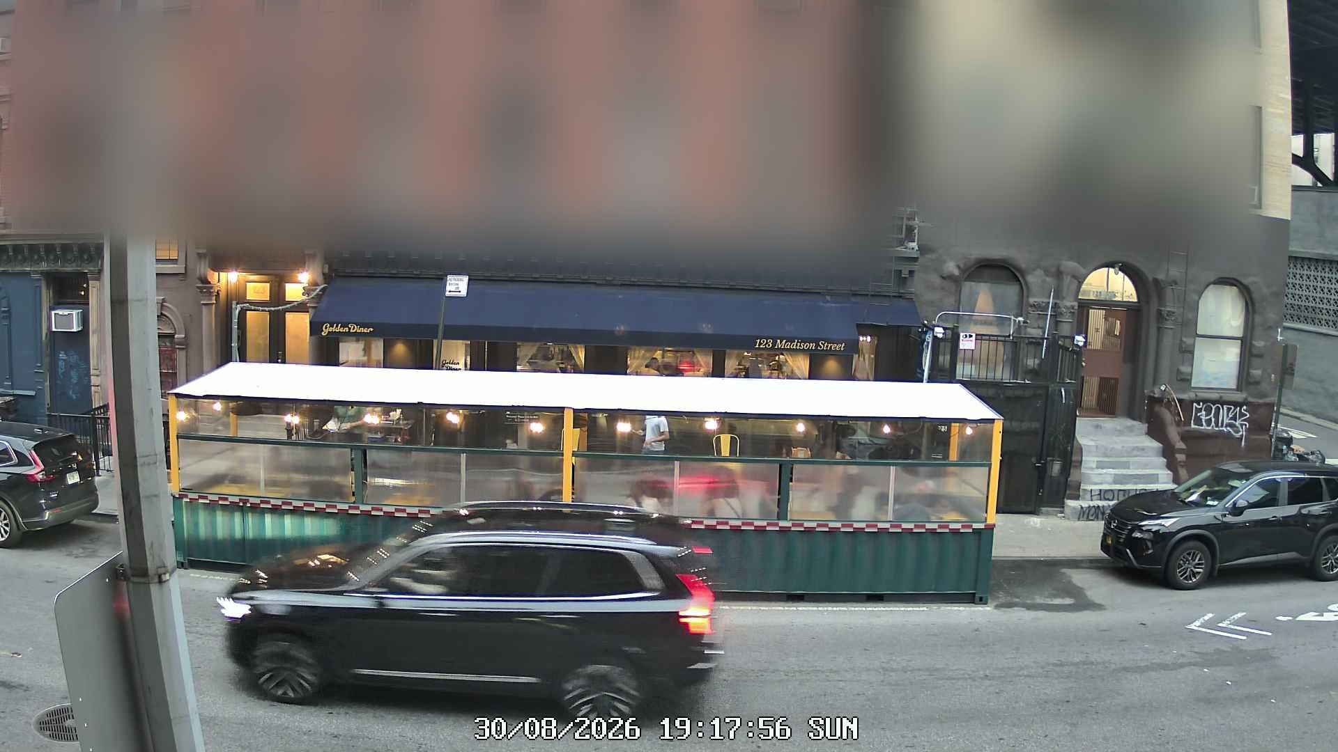 Golden Diner live line camera