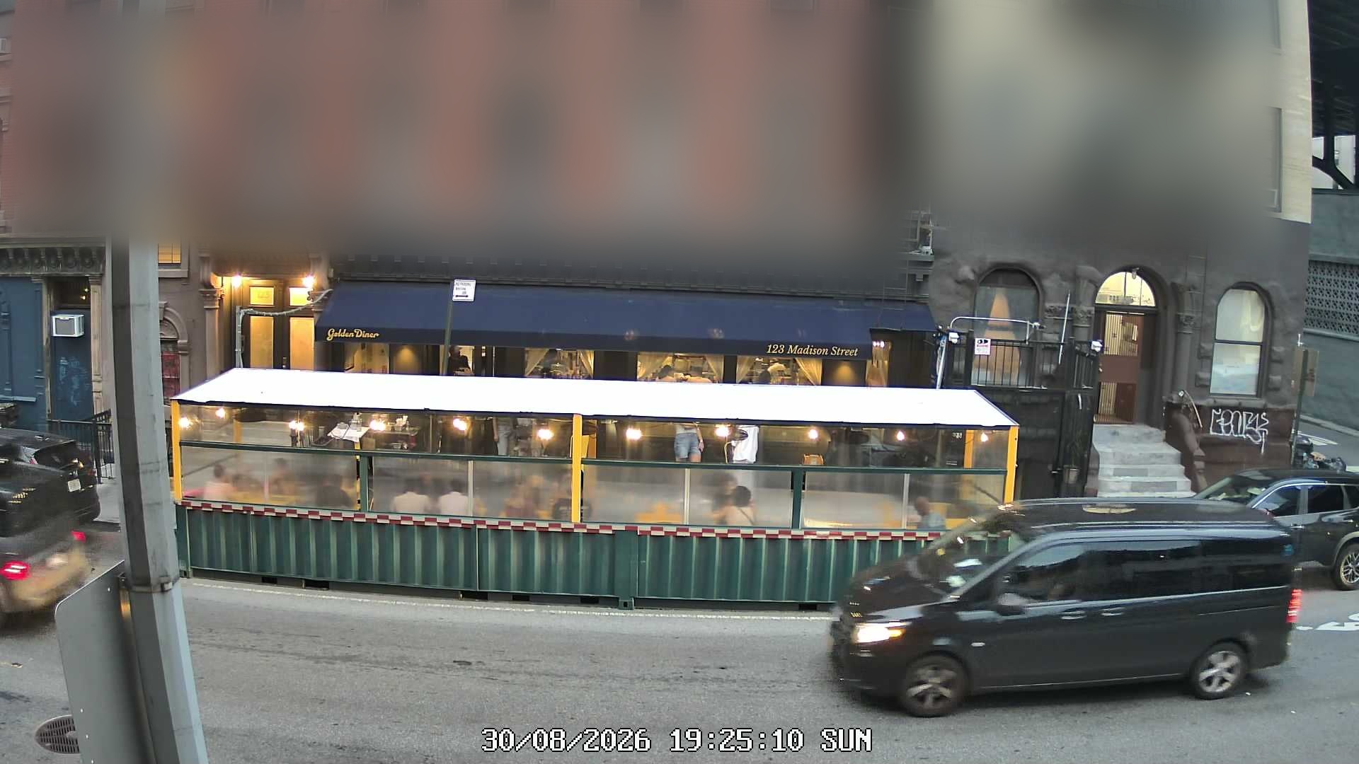 Golden Diner live line camera