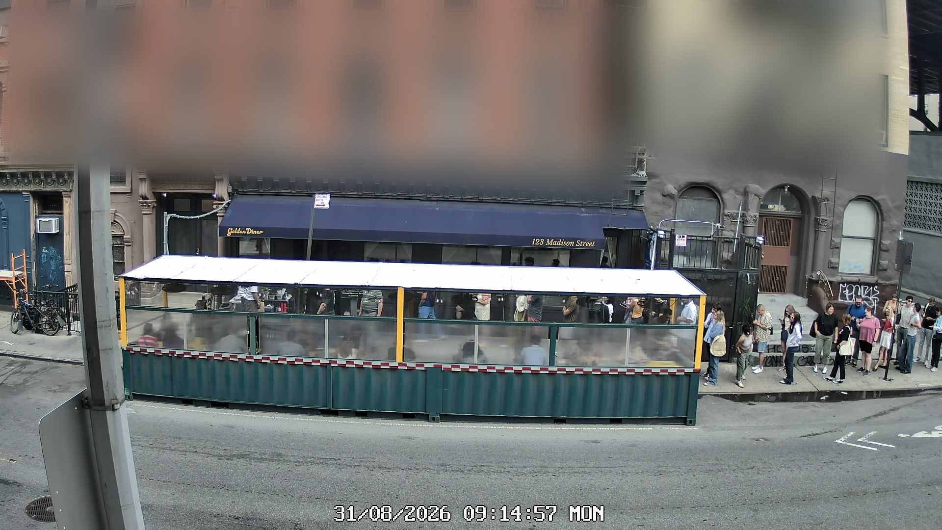 Golden Diner live line camera