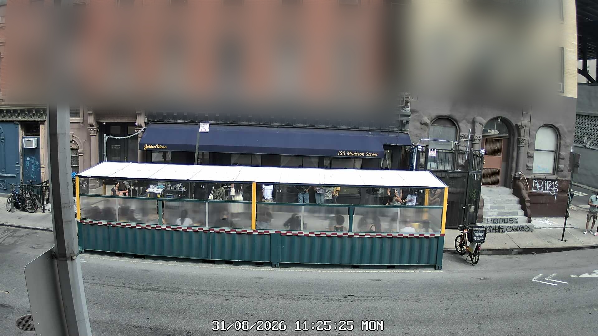 Golden Diner live line camera