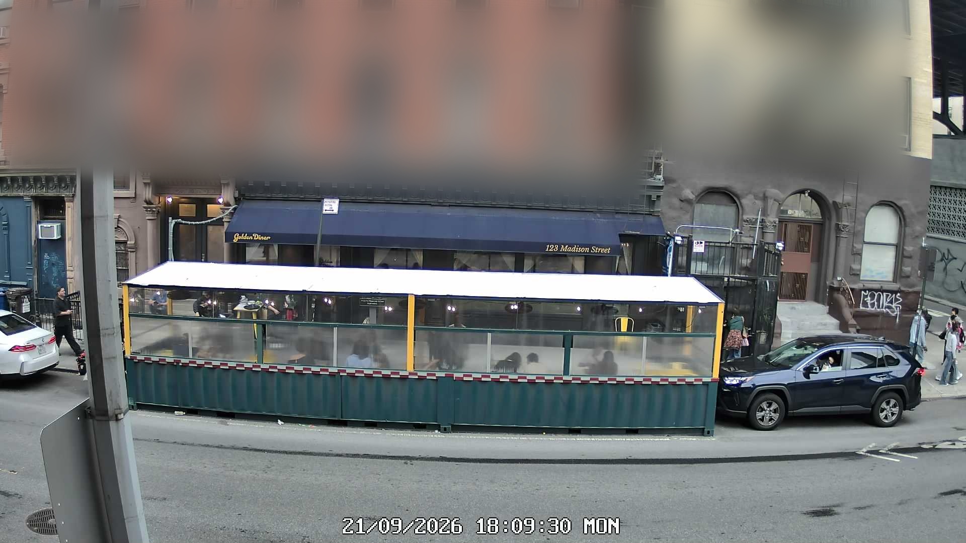 Golden Diner live line camera