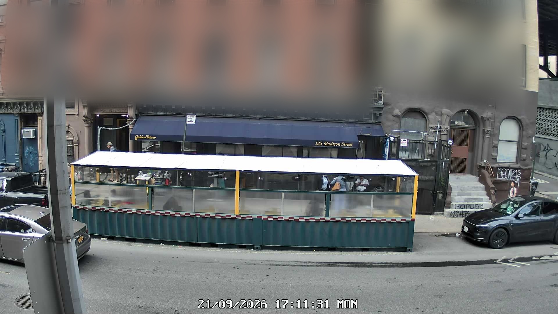 Golden Diner live line camera