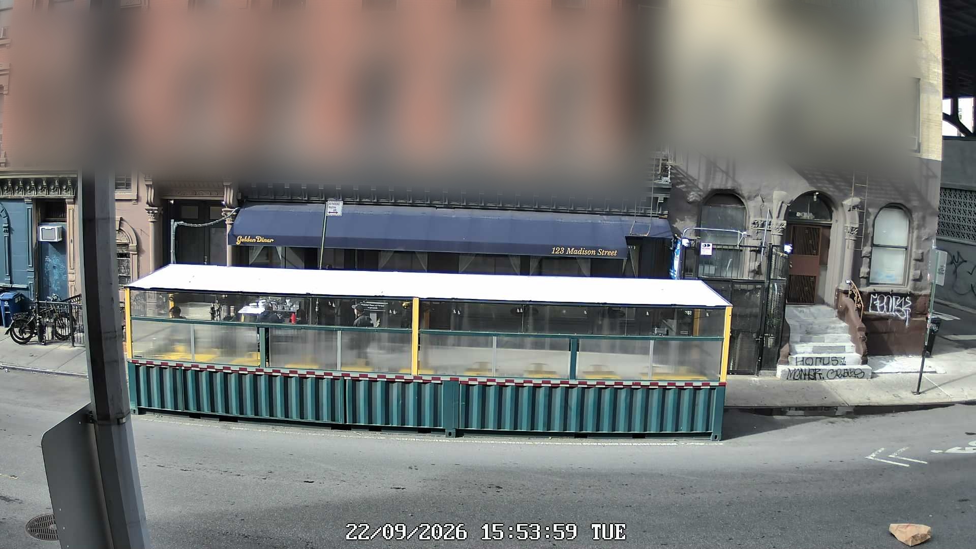 Golden Diner wait time — live line camera