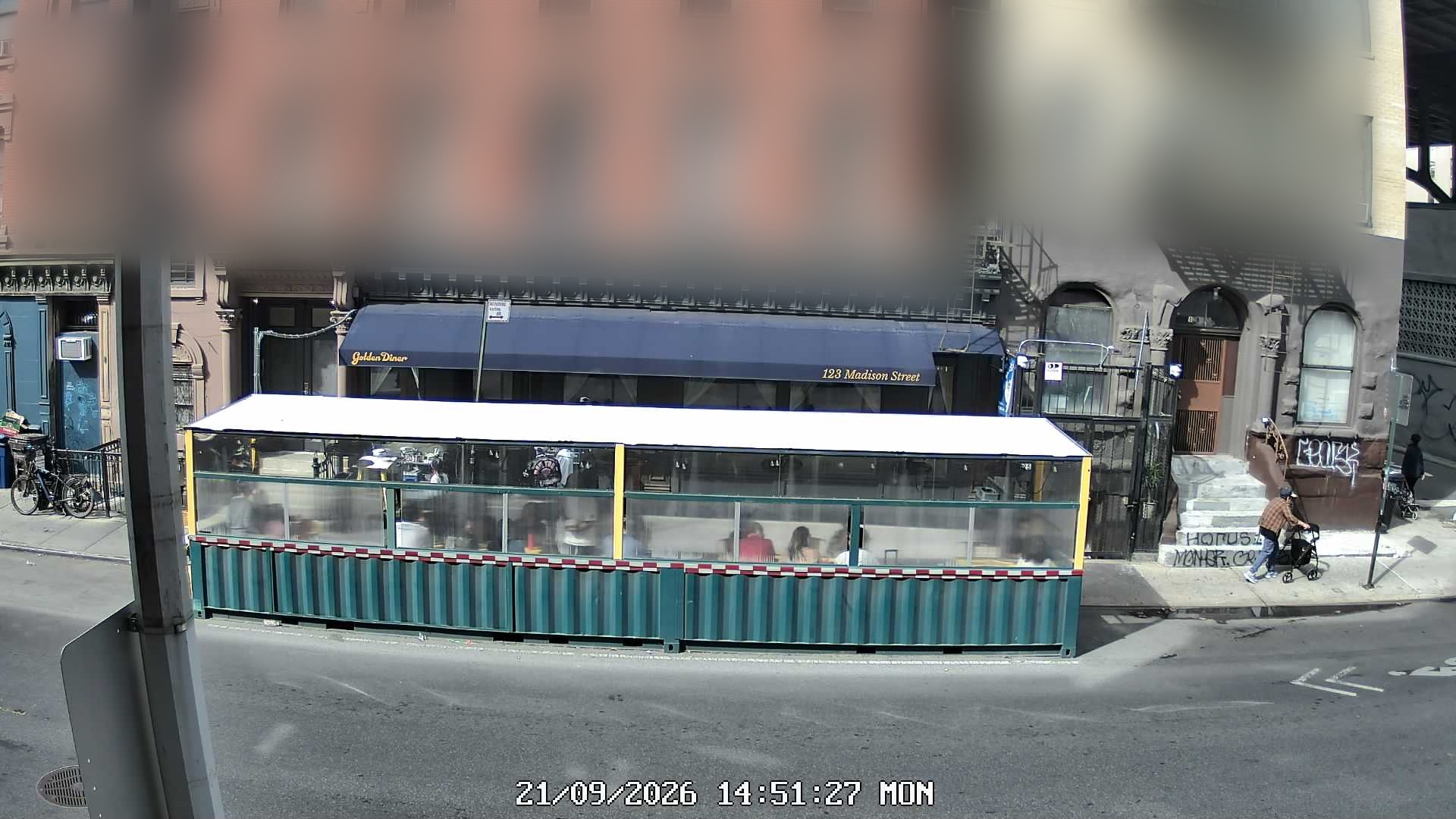 Golden Diner live line camera