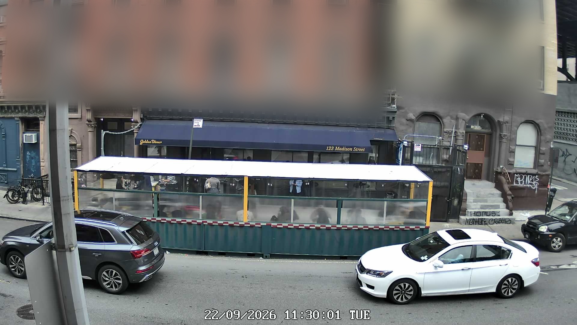 Golden Diner live line camera