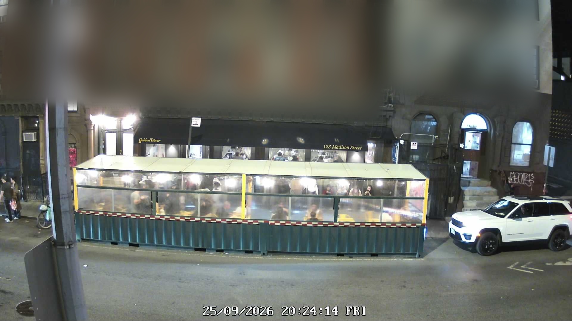 Golden Diner wait time — live line camera