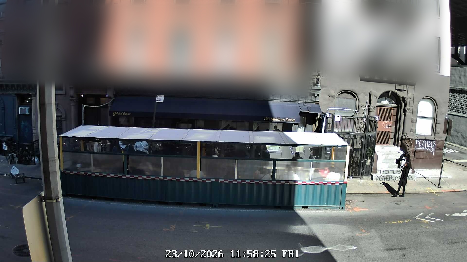 Golden Diner live line camera