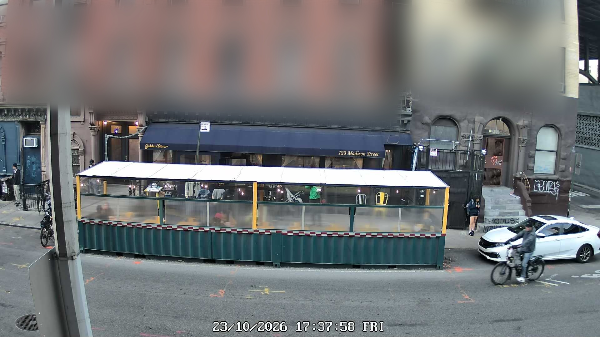 Golden Diner live line camera
