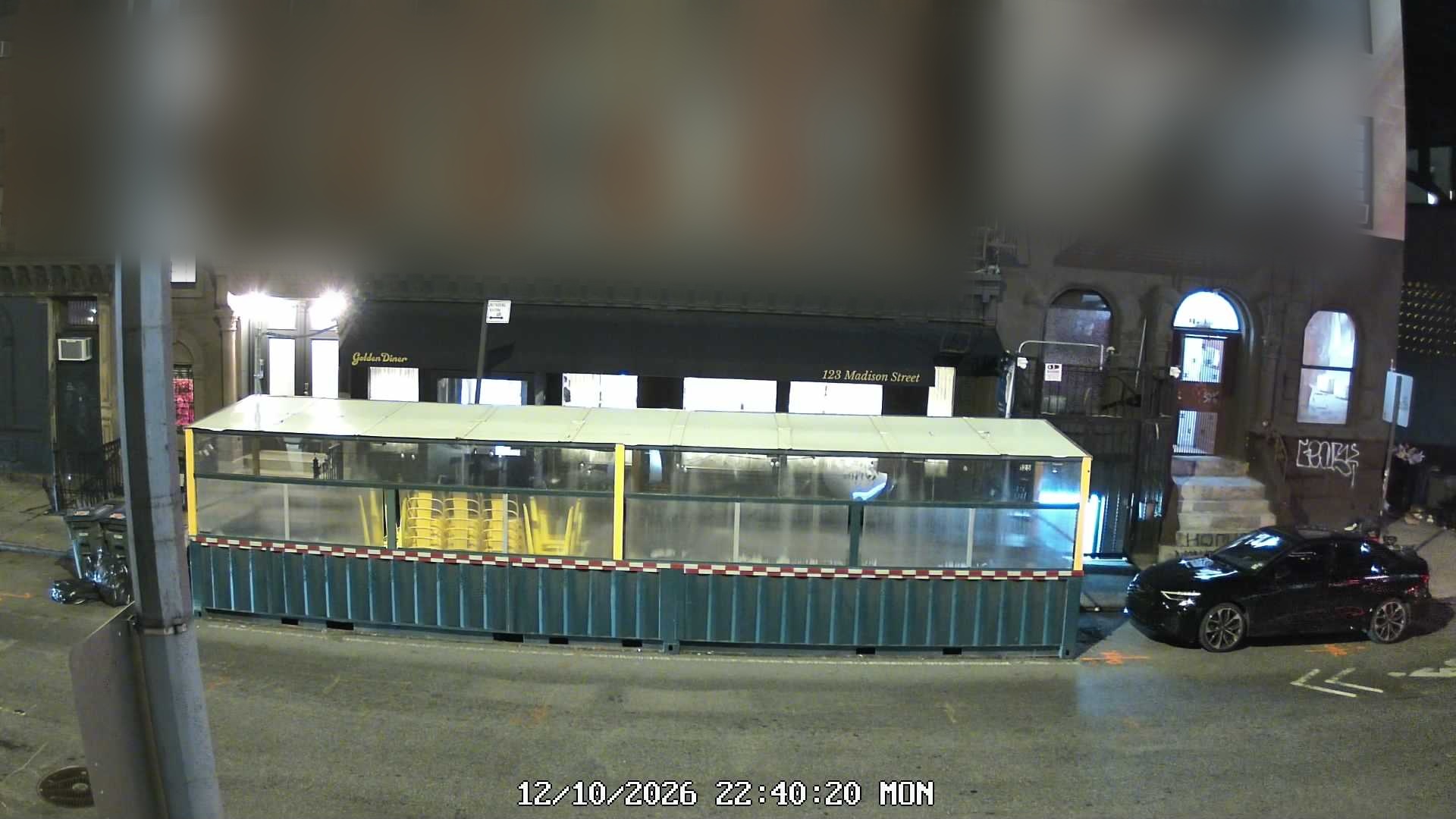 Golden Diner wait time — live line camera