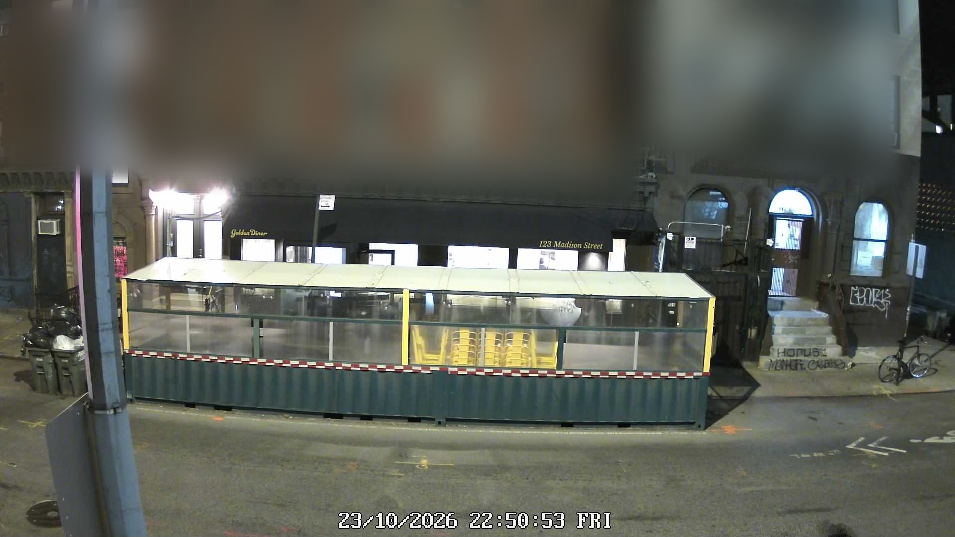 Golden Diner wait time — live line camera