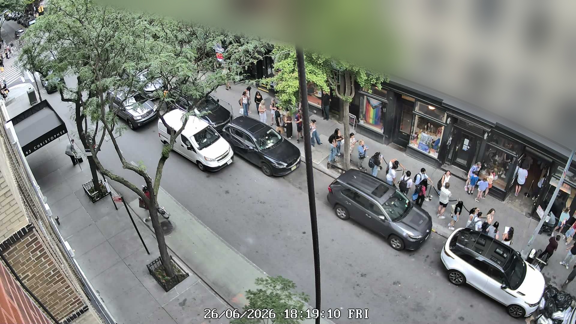 L'industrie Pizzeria wait time — live line camera