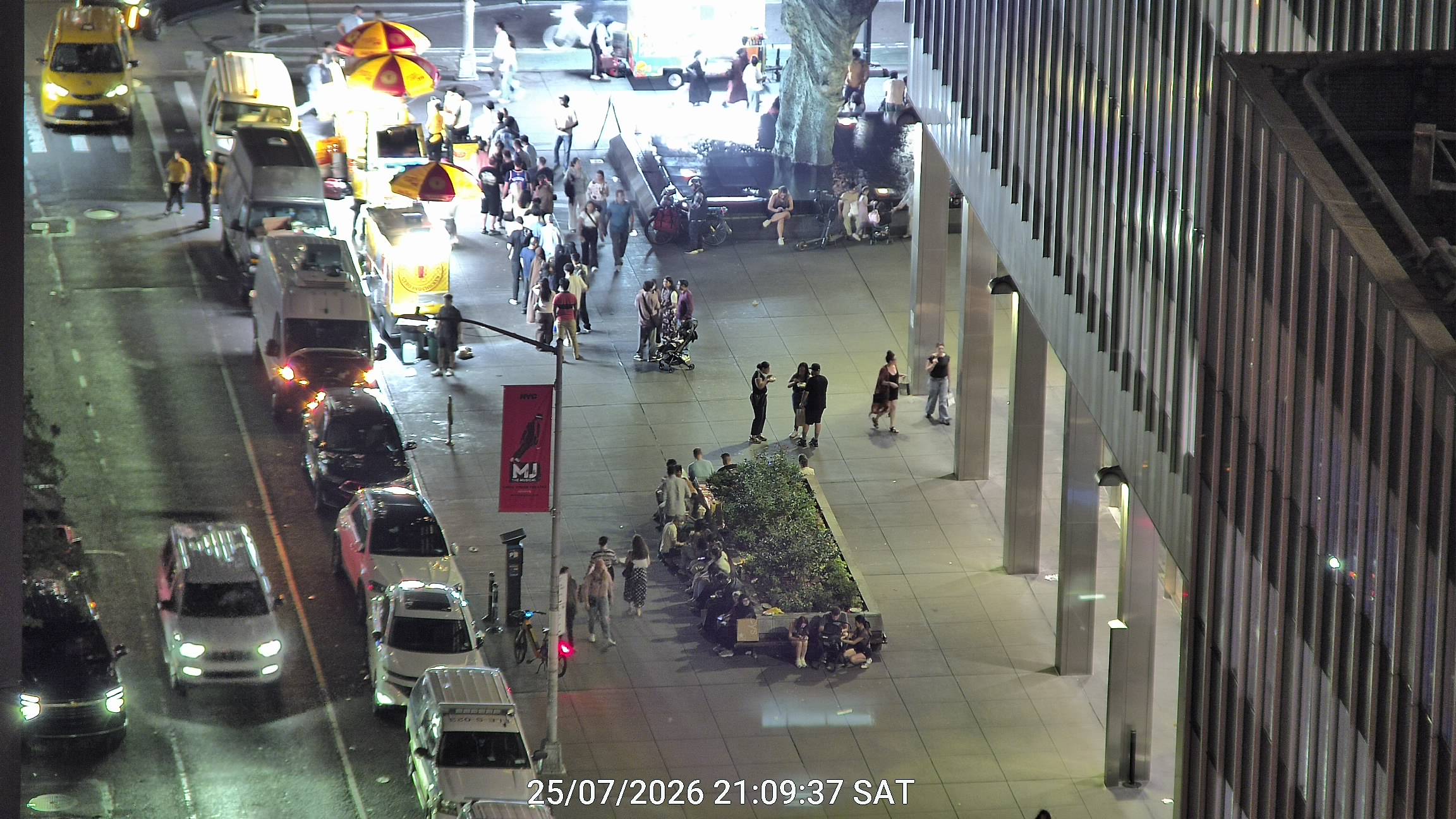 The Halal Guys wait time — live line camera