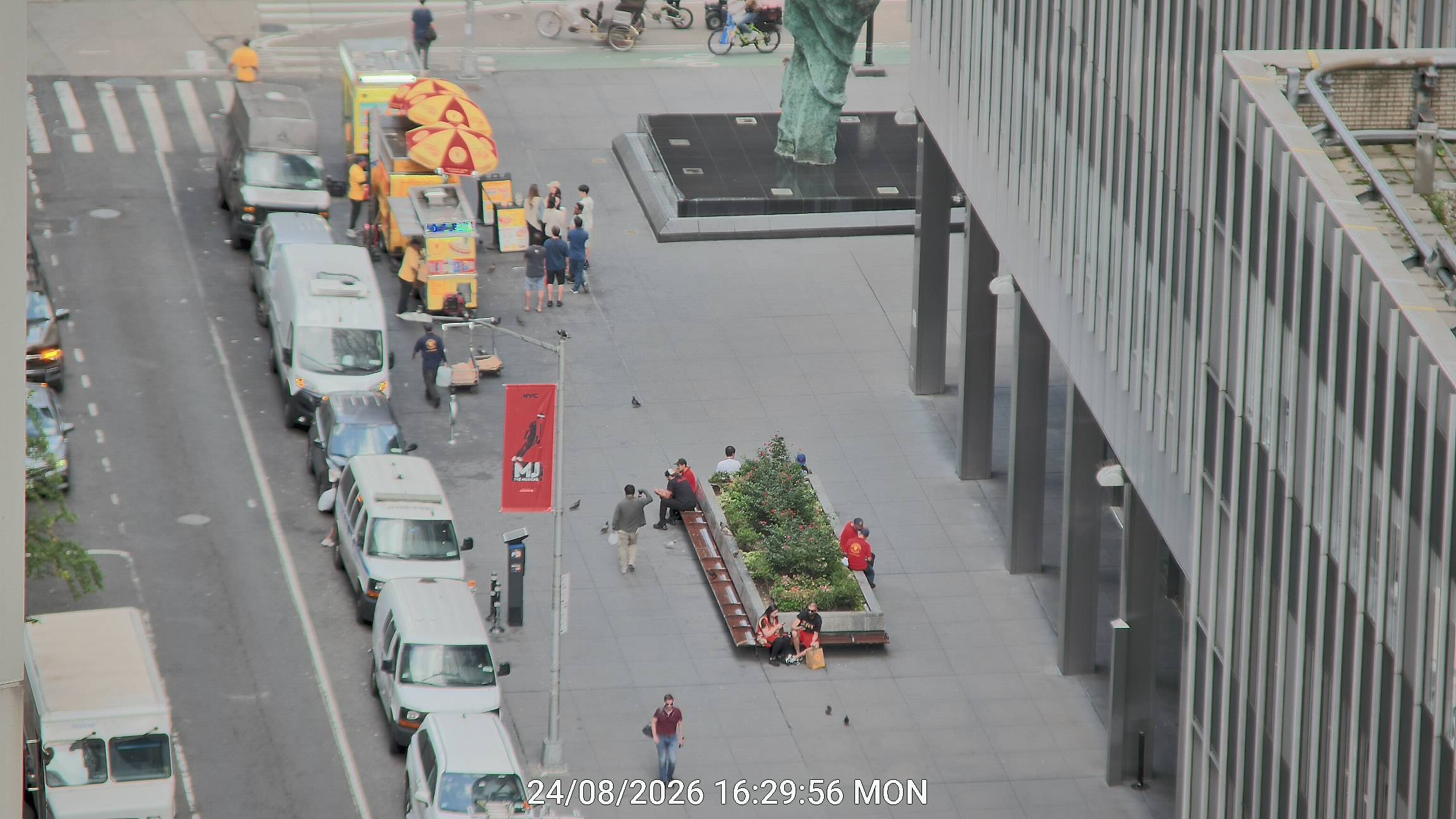 The Halal Guys wait time — live line camera